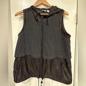 Women’s Chico Zenergy lightweight sleeveless hooded windbreakerker jacket vest